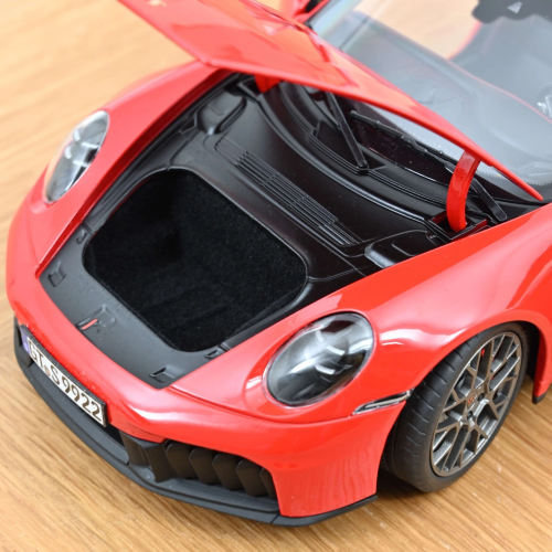 PORSCHE 911 CARRERA 4 GTS 2025 GUARDS RED 1:18 Norev Auto Stradali Modellino