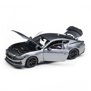 FORD MUSTANG DARKHORSE 2024 SILVERGUN 1:24 Maisto Auto Stradali Modellino