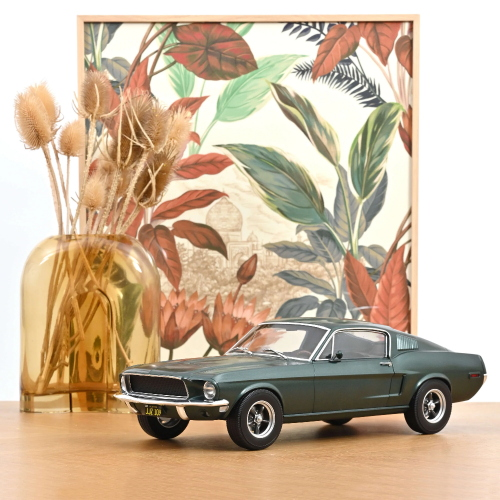 FORD MUSTANG FASTBACK 1968 SATIN GREEN METALLIC 1:12 Norev Auto Stradali Modellino