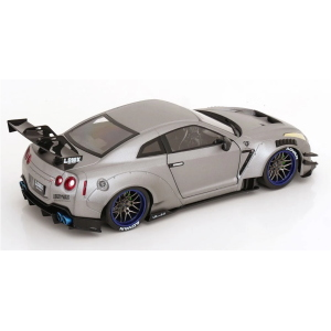 NISSAN GT-R (R35) W/LIBERTY WALK BODY KIT 2.0 2023 SILVER 1:18 Solido Auto Stradali Modellino