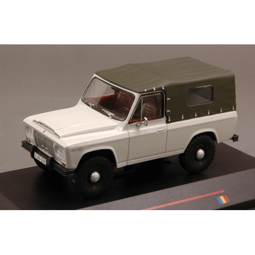 ARO 240 1972 WHITE WITH SOFT TOP BLACK 1:43 IST Models Auto Stradali Modellino