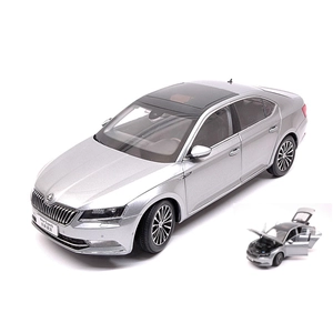 SKODA SUPERB III 2015 GREY METALLIC 1:18 Abrex Auto Stradali Modellino