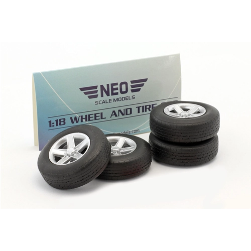 SET 4 GOMME CON CERCHI IN LEGA SILVER 1:18 Neo Scale Models Art.Vari Modellino