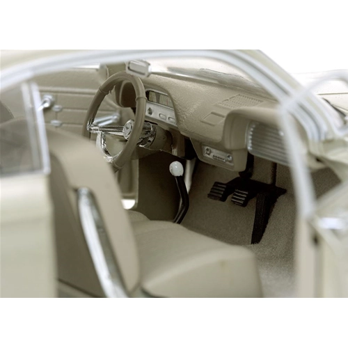 CHEVROLET CORVAIR COUPE' 1963 AUTUMN GOLD 1:18 SunStar Auto Stradali Modellino