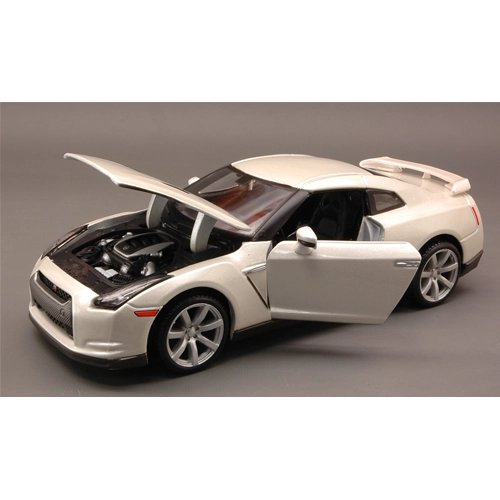 NISSAN GT-R 2009 PEARL 1:24 Maisto Auto Stradali Modellino
