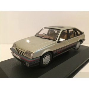 VAUXHALL CAVALIER MK2 SRi 130 PLATINUM 1987 1:43 Vanguards Auto Stradali Modellino
