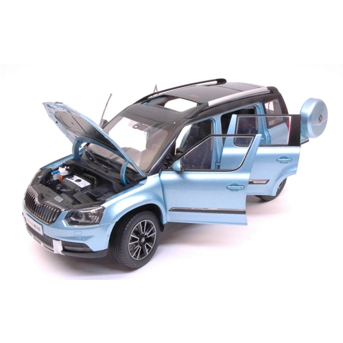 SKODA YETI FL OUTDOOR 2013 LIGHT BLUE METALLIC 1:18 Abrex Auto Stradali Modellino