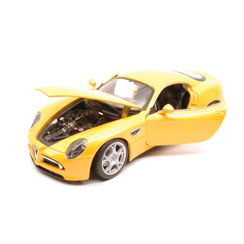 ALFA ROMEO 8 C COMPETIZIONE 2007 YELLOW 1:18 Burago Auto Stradali Modellino