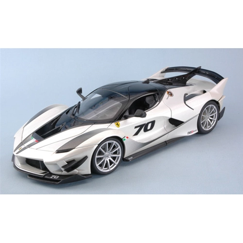 FERRARI FXX-K EVO N.70 HYBRID 6.3 V12 1050hp WHITE 2018 1:18 Burago Auto Competizione Modellino
