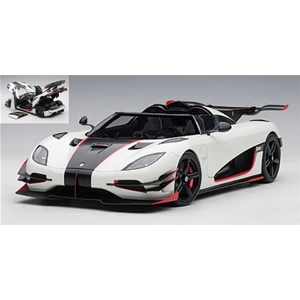KOENIGSEGG ONE:1 2014 PEBBLE WHITE/CARBON BLACK 1:18 AutoArt Auto Stradali Modellino