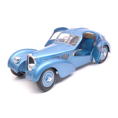 BUGATTI ATLANTIC SC 1937 LIGHT BLUE METALLIC 1:18 Solido Auto d'Epoca Modellino