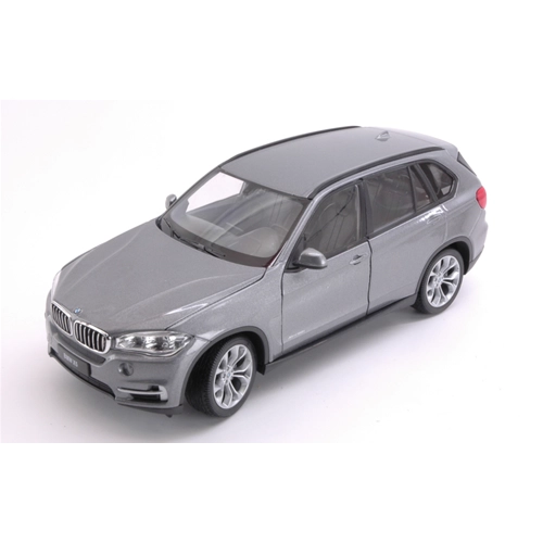 BMW X5 2015 GREY 1:24-27 Welly Auto Stradali Modellino