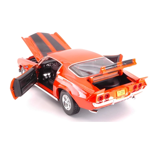CHEVROLET CAMARO Z/28 1971 ORANGE 1:18 Maisto Auto Stradali Modellino