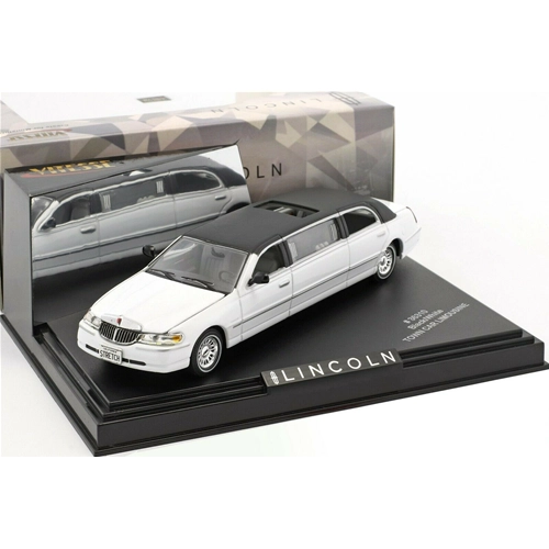 LINCOLN TOWN CAR LIMOUSINE 2000 WHITE WITH BLACK ROOF1:43 Vitesse Auto Stradali Modellino