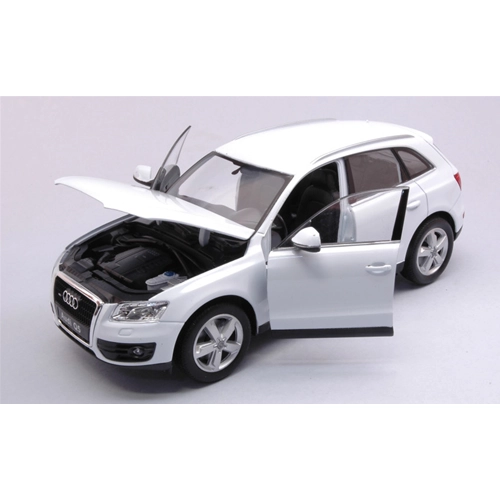 AUDI Q5 2008 WHITE 1:24 Welly Auto Stradali Modellino
