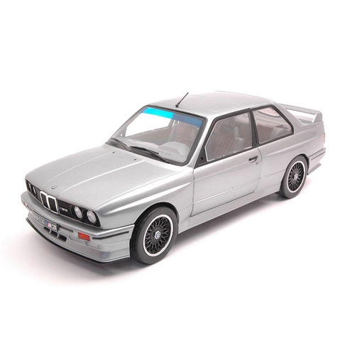 BMW E30 M3 1990 STERLING SILVER METALLIC 1:18 Solido Auto Stradali Modellino