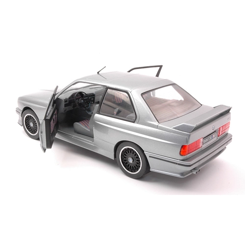BMW E30 M3 1990 STERLING SILVER METALLIC 1:18 Solido Auto Stradali Modellino