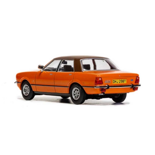 FORD CORTINA MK4 2.0 GHIA 1976 ORANGE 1:43 Vanguards Auto Stradali Modellino