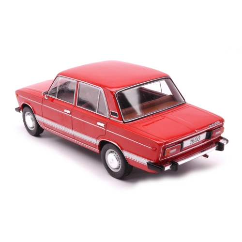 LADA 1600 LS 1976 RED 1:24 Whitebox Auto Stradali Modellino