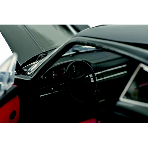 PORSCHE 911 S COUPE' 1973 1:18 Schuco Auto Stradali Modellino