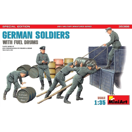 GERMAN SOLDIERS WITH FUEL DRUMS SPECIAL EDITION KIT 1:35 Miniart Kit Figure Militari Modellino