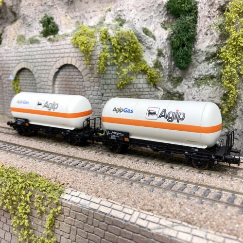 FS 2-UNIT PACK 2-AXLE GAS TANK WAGONS AGIPGAS EP.IV 1:87 Rivarossi Treni Modellino