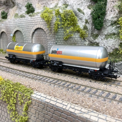 FS 2-UNIT PACK 2-AXLE GAS TANK WAGONS PIBIGAS EP.IVa 1:87 Rivarossi Treni Modellino