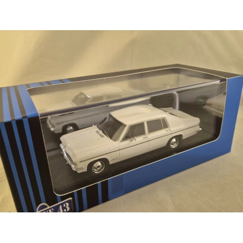 OPEL ADMIRAL B HATCHBACK SEDAN 1972 WHITE 1:43 Avenue43 Auto Stradali Modellino