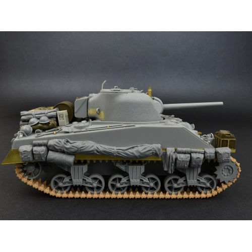 BRITISH RUCKSACKS BAGS FOLDED CANVAS WWII KIT 1:35 Miniart Kit Figure Militari Modellino