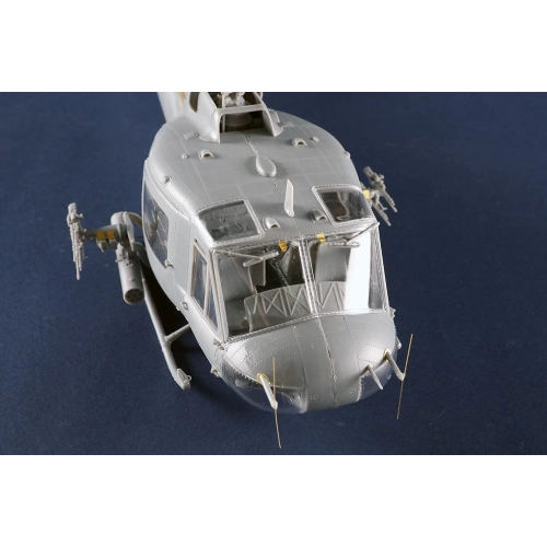 ELICOTTERO UH-1B HUEY GUNSHIP KIT 1:35 Trumpeter Kit Elicotteri Modellino