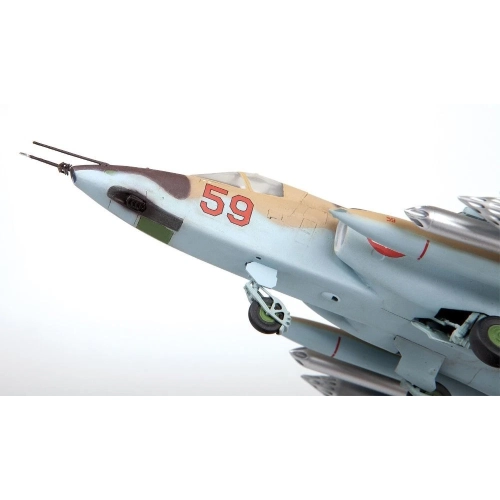 SOVIET ATTACK AIRCRAFT SU-25 "FROGFOOT" KIT 1:72 Zvezda Kit Aerei Modellino