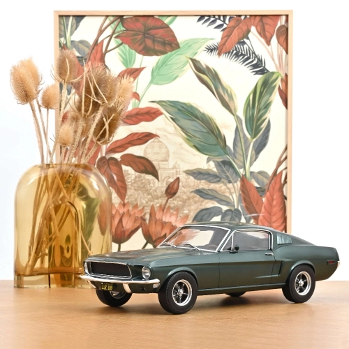 FORD MUSTANG FASTBACK 1968 SATIN GREEN METALLIC 1:12 Norev Auto Stradali Modellino