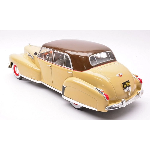 CADILLAC FLEETWOOD SERIES 60 SPECIAL SEDAN 1941 BEIGE/DARK BROWN 1:18 ModelCarGroup Auto Stradali Modellino