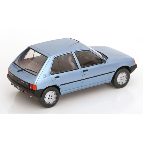 PEUGEOT 205 1984 LIGHT BLUE 1:18 ModelCarGroup Auto Stradali Modellino